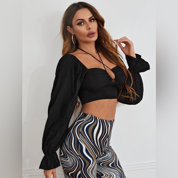 Halter neck long sleeve crop top 🖤 - Picture 4 of 5